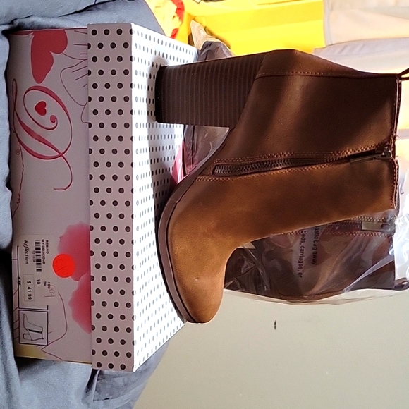 Brown boots - Picture 3 of 4